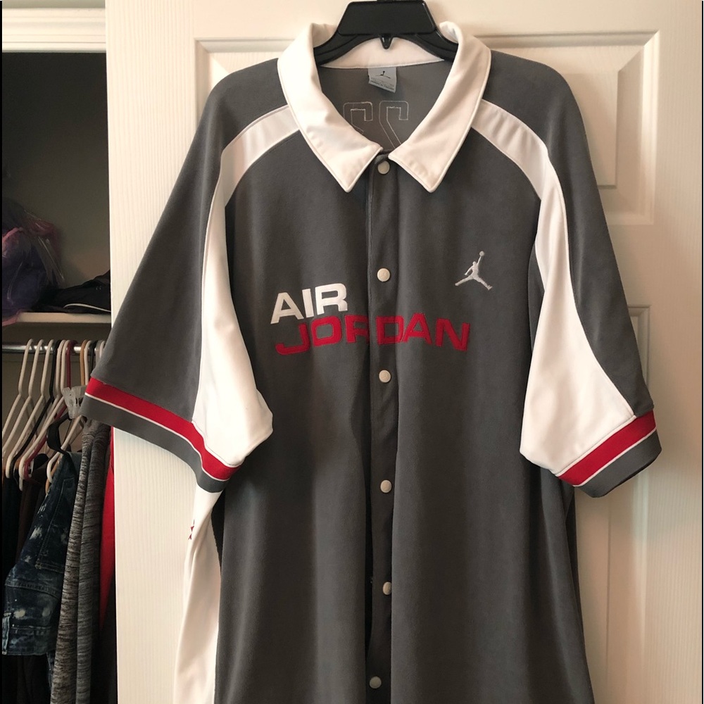 MENS AIR JORDAN COLLECTION TOP: NICE & VERY CLEAN: